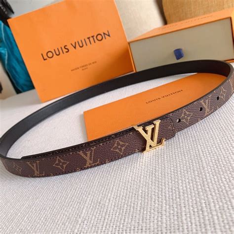 cintura louis vuitton reversibile bianca e nera|cinture da uomo lv tag.